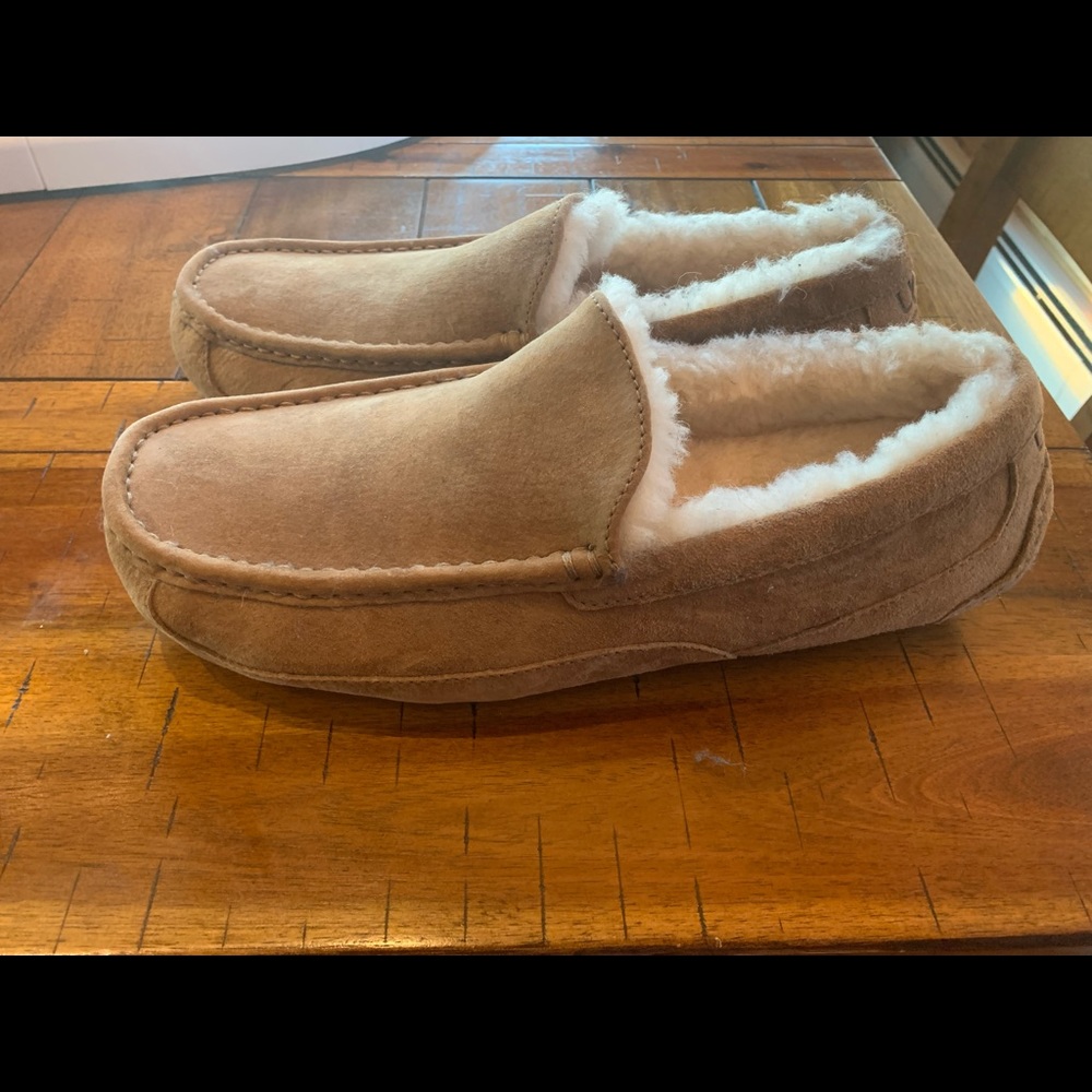 Men’s Ugg Moccasins- never worn